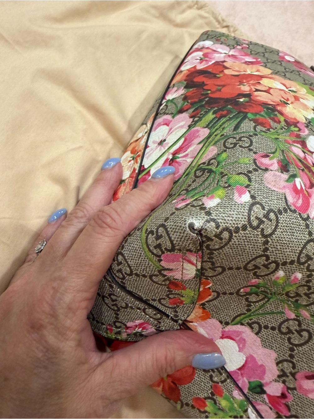 Gucci Blooms Pink Floral GG Supreme Tote Bag - Picture 13 of 16